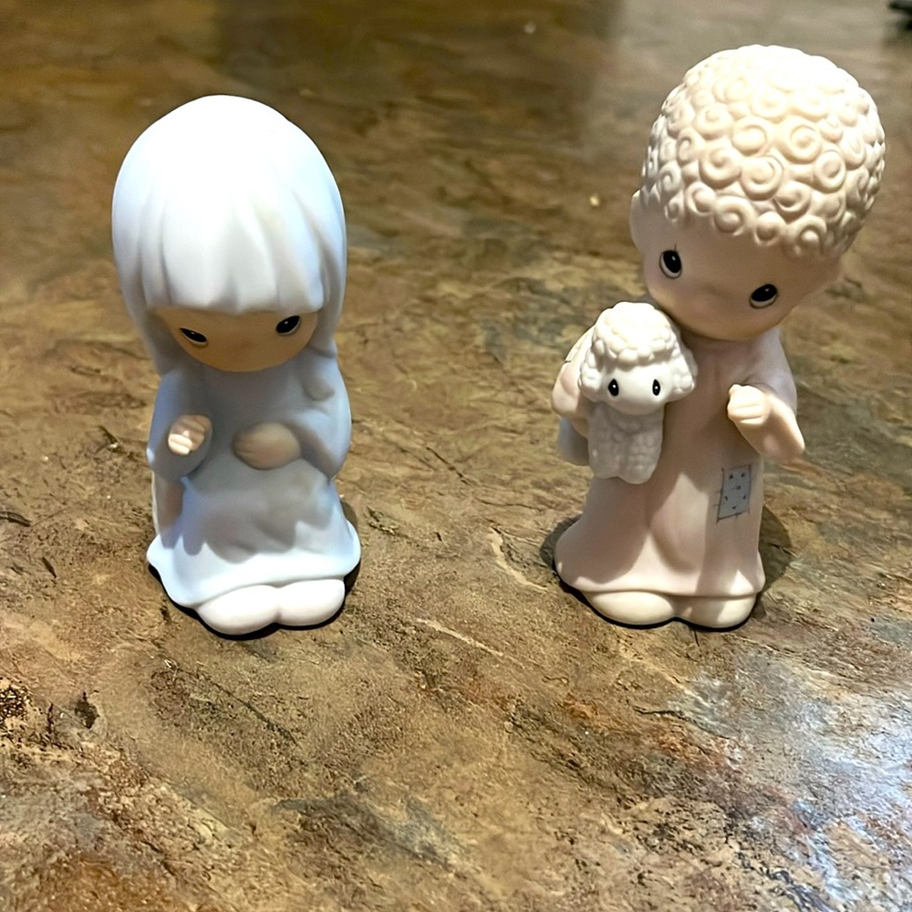Precious Moments 1986 “ come let us adore him” two figurines Mary and Joseph
